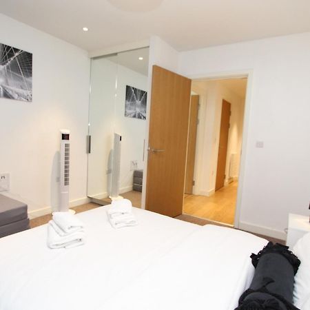 Spacious & Modern 1 Bedroom Close To Station In E16 London Exterior foto