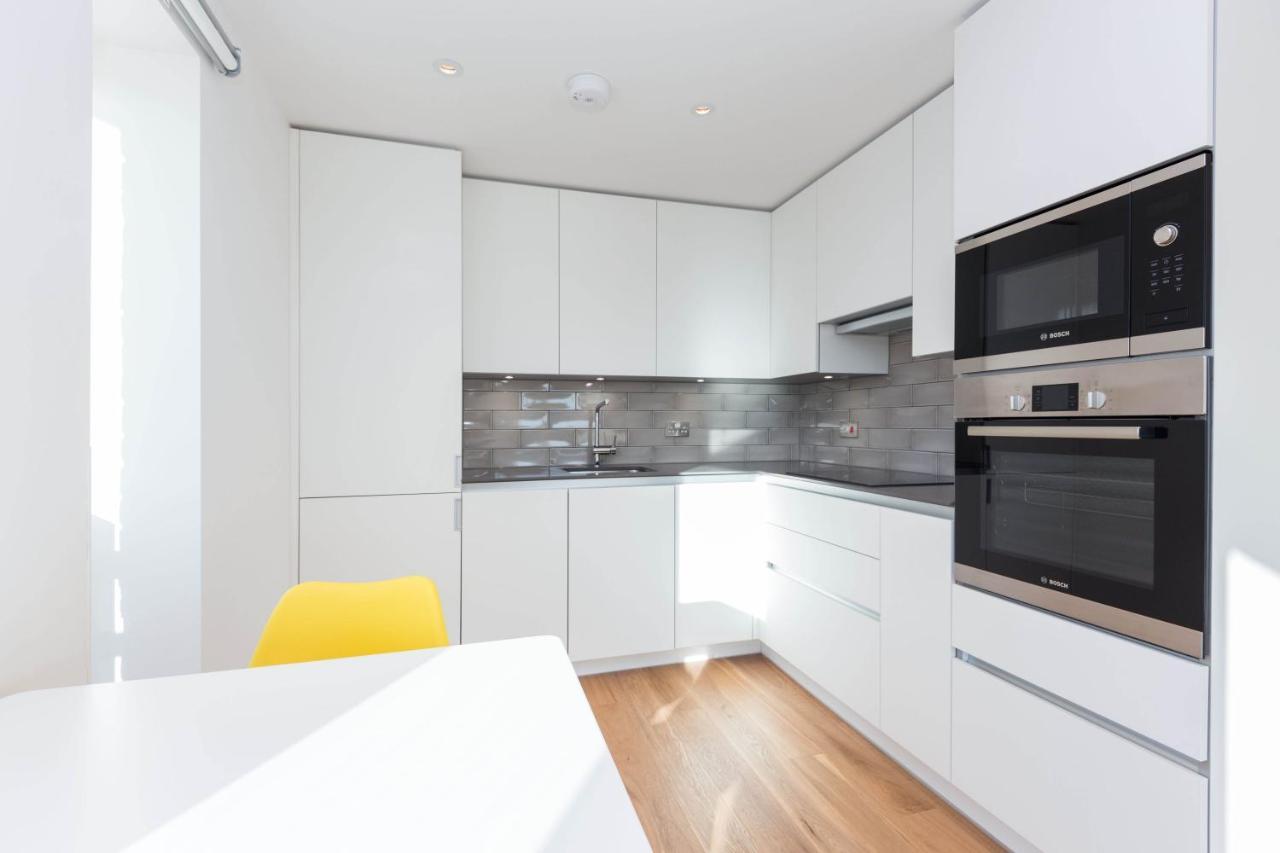 Spacious & Modern 1 Bedroom Close To Station In E16 London Exterior foto