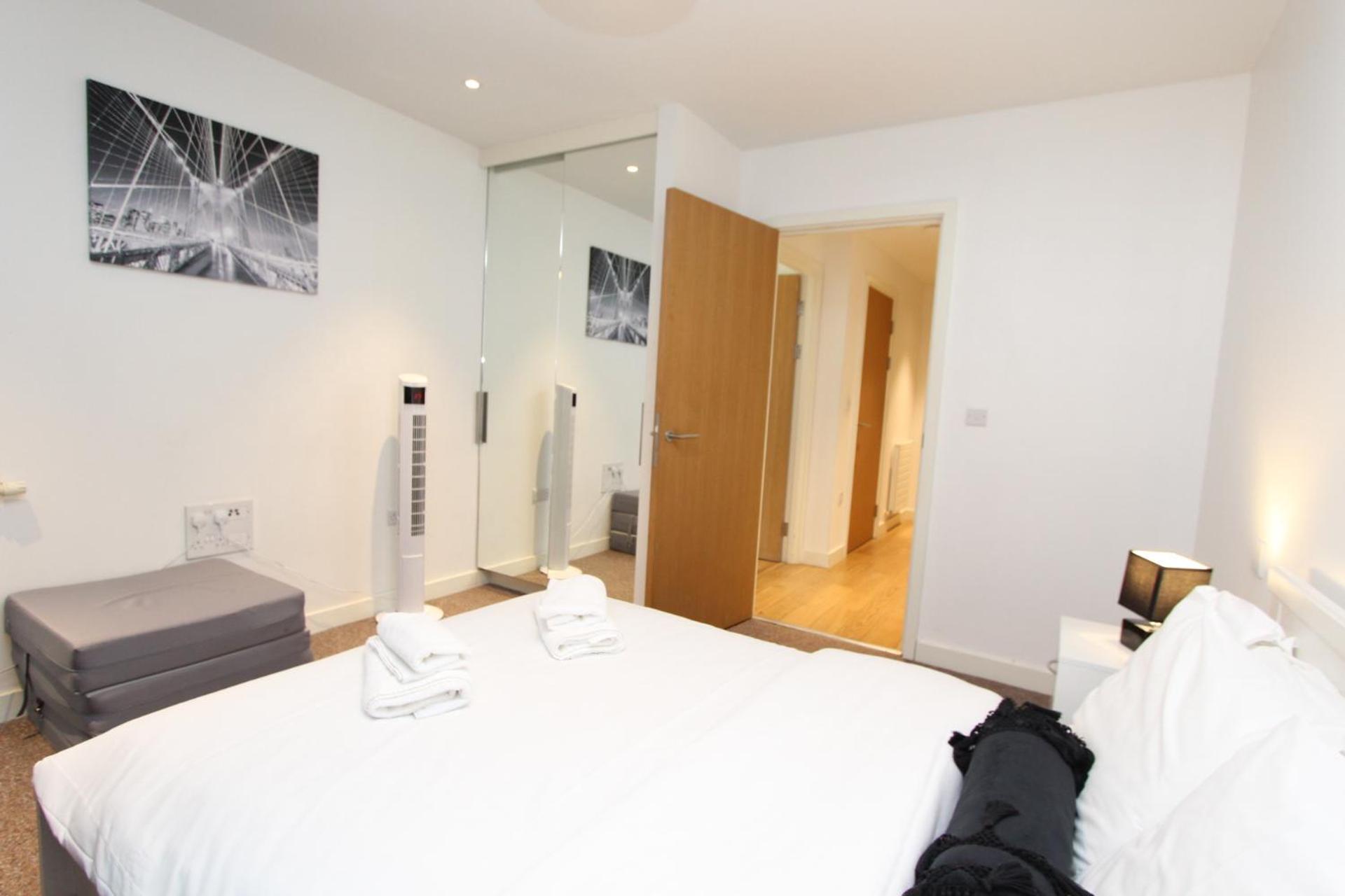 Spacious & Modern 1 Bedroom Close To Station In E16 London Exterior foto